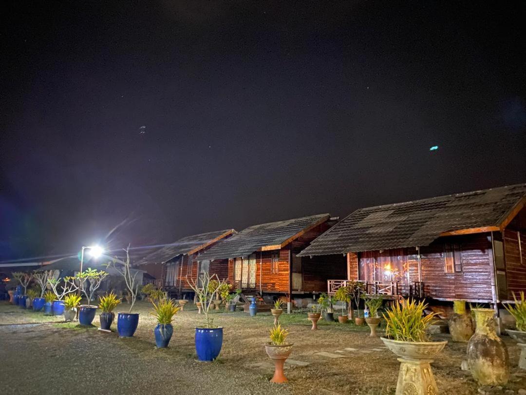 Tamteh Homestay Ayer Hitam Exterior foto