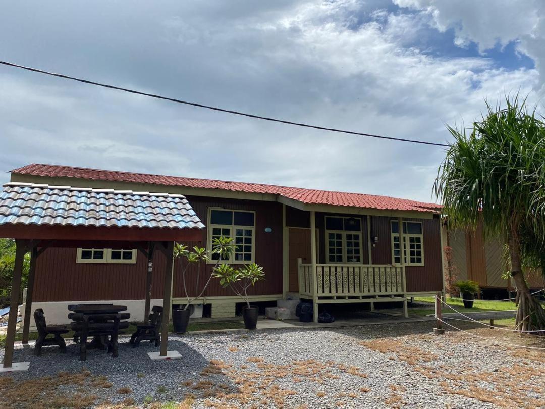 Tamteh Homestay Ayer Hitam Exterior foto