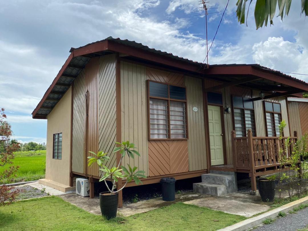Tamteh Homestay Ayer Hitam Exterior foto