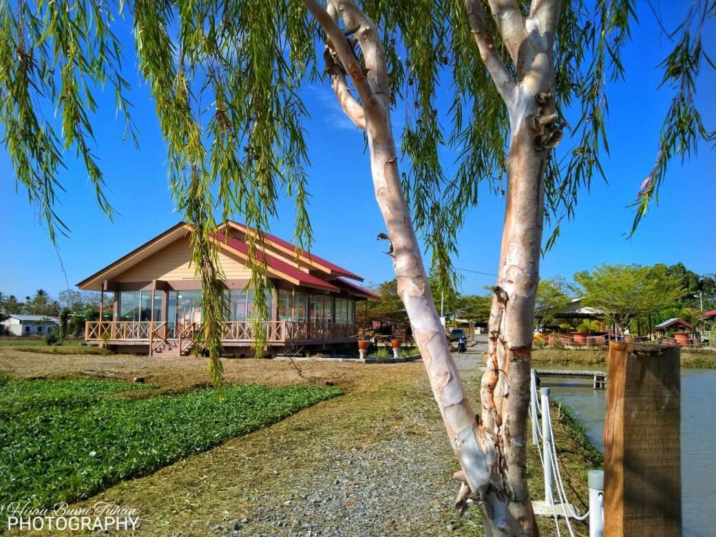 Tamteh Homestay Ayer Hitam Exterior foto