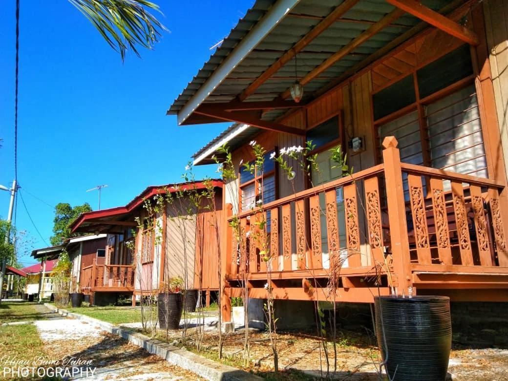 Tamteh Homestay Ayer Hitam Exterior foto