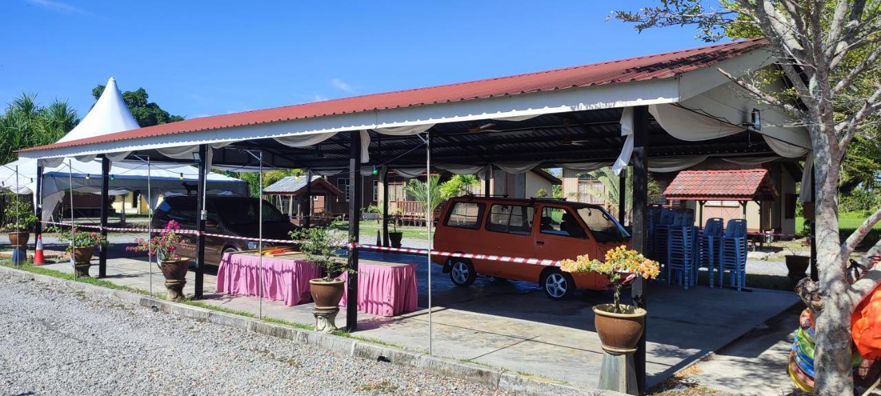 Tamteh Homestay Ayer Hitam Exterior foto