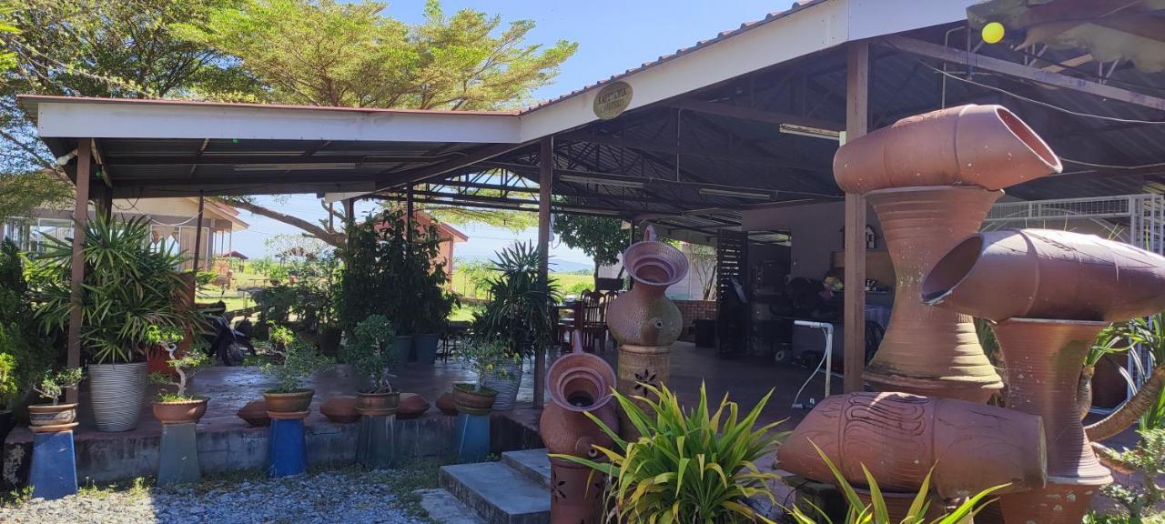 Tamteh Homestay Ayer Hitam Exterior foto