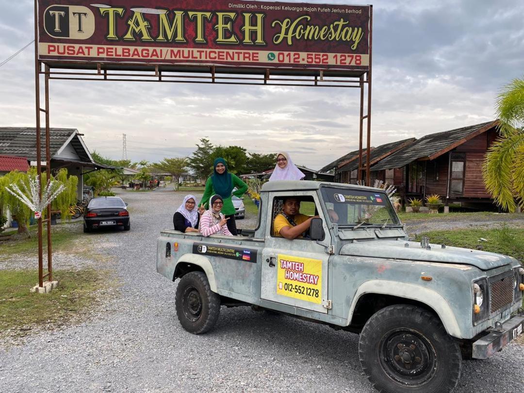 Tamteh Homestay Ayer Hitam Exterior foto