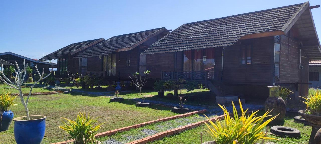 Tamteh Homestay Ayer Hitam Exterior foto