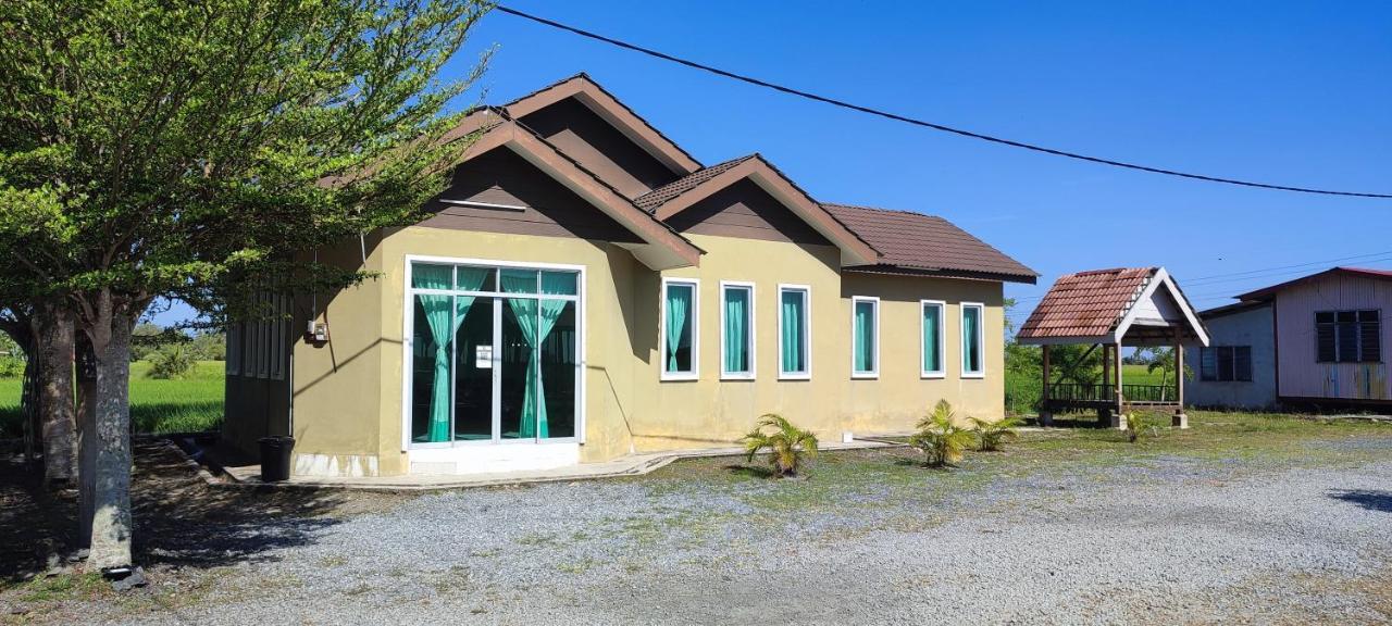Tamteh Homestay Ayer Hitam Exterior foto