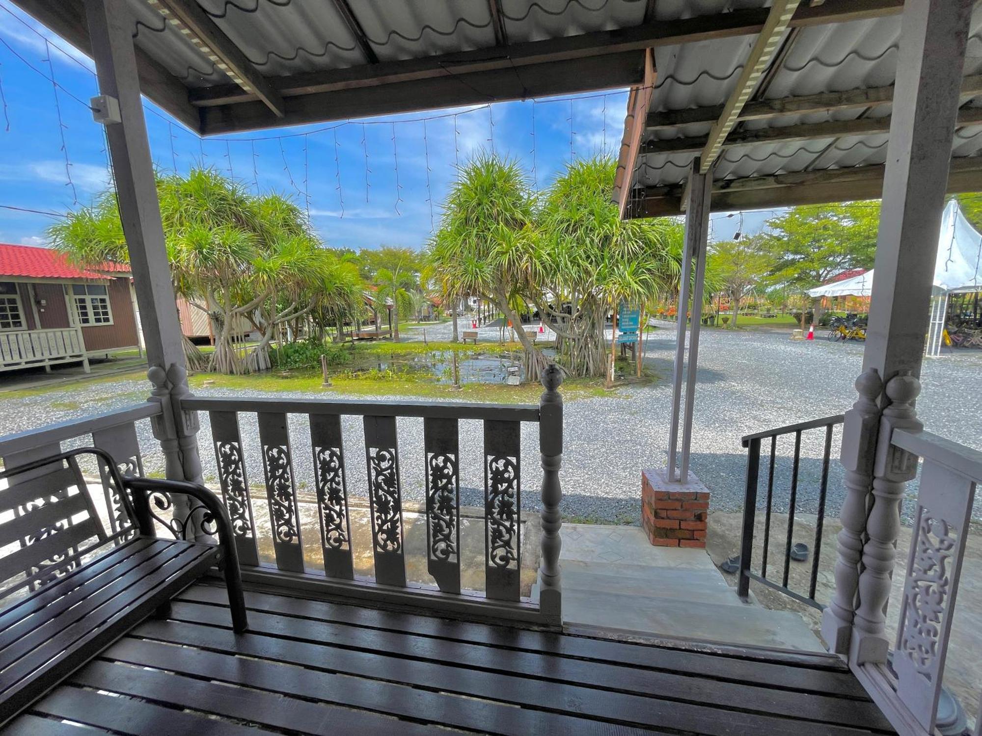Tamteh Homestay Ayer Hitam Exterior foto